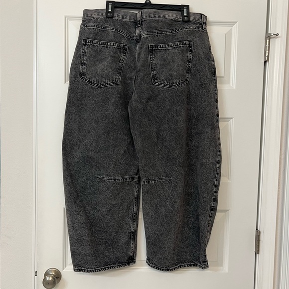 GAP Mid Rise Horseshoe Jeans - Picture 6 of 8